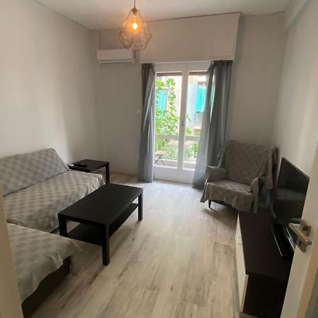 אתונה Lovely Apartment/1Bedroom Next To Metro מראה חיצוני תמונה